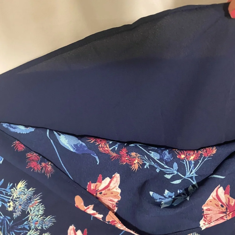 RW&CO. Navy Floral Blouse - Picture 4 of 7